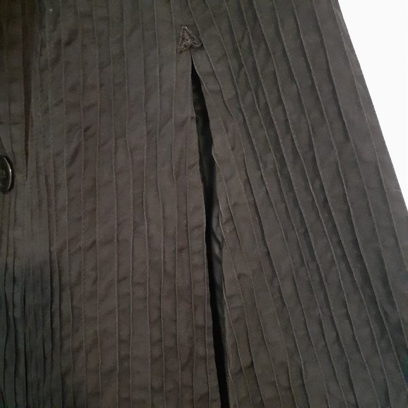 Vintage Tuxster Double Breasted Pintuck Cape with Neck Tie Black - Picture 7 of 11